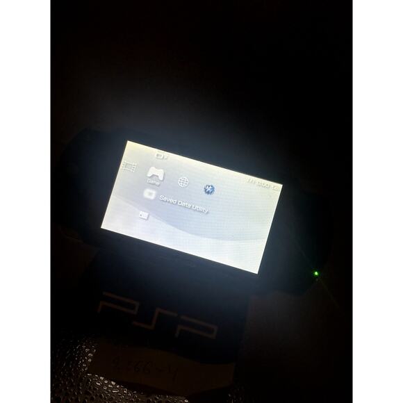 psp 1000 w/accessories & new battery - Picture 2 of 9